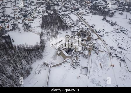 Blick auf Ogrodzieniec Ruine mittelalterliche Burg in Podzamcze Dorf, in der sogenannten polnischen Jura-Region in Polen, Teil der Spur der Adler Nester Stockfoto