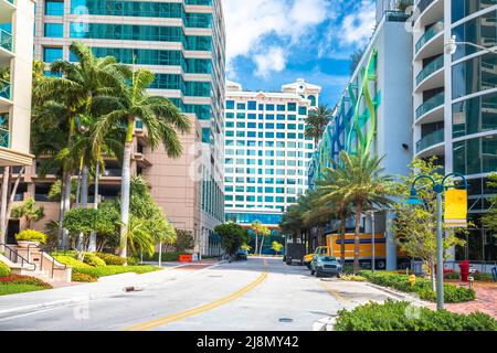 Downtown Fort Lauderdale Wolkenkratzer Street View, South Florida, Vereinigte Staaten von Amerika Stockfoto