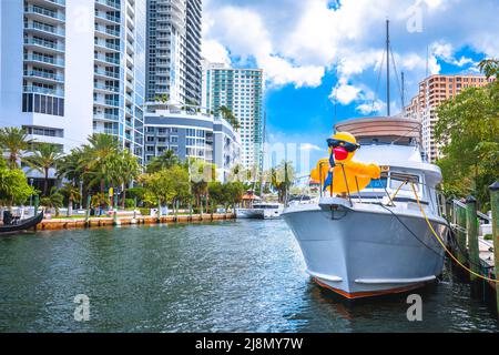 Fort Lauderdale Riverwalk und Blick auf die Yachten, Süd-Florida, Vereinigte Staaten von Amerika Stockfoto