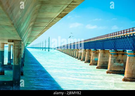 Seven Mile Bridges alt und neu in Marathon, U. S. Route 1 in Florida Keys, South Florida, USA Stockfoto