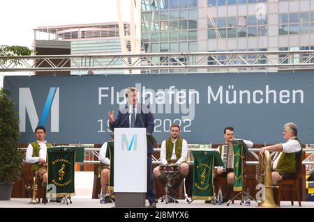 München, Deutschland. 17.. Mai 2022. Anlässlich des 30.-jährigen Bestehens des Flughafens spricht der bayerische Ministerpräsident Markus Söder (CSU) im Münchner Flughafencenter zu Franz Josef Strauß. Quelle: Karl-Josef Hildenbrand/dpa/Alamy Live News Stockfoto