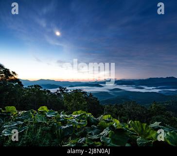 Akadake Ginsendai Berge bei Sonnenaufgang, Daisetsuzan Nationalpark, Kamikawa, Hokkaidō, Japan Stockfoto