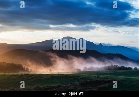 Sonnenaufgang im Daisetsuzan Nationalpark, Kamikawa, Hokkaidō, Hokkaido, Japan, Asien Stockfoto