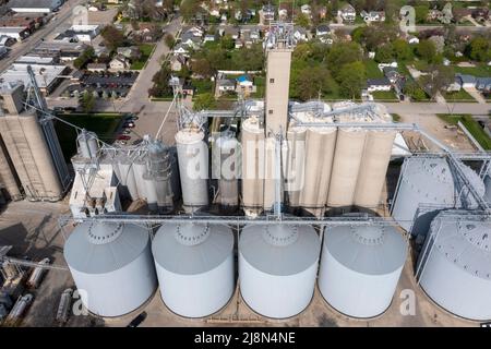 Pigeon, Michigan - einer der Getreideaufzüge der Cooperative Elevator Company im „Daumen“ von Michigan. Das Unternehmen ist kooperativ im Besitz von mehr t Stockfoto