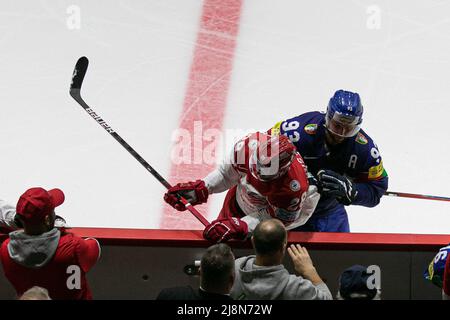 Ice Hall, Helsinki, Finnland, 17. Mai 2022, FRIGO Luca (Italien) KRISTENSEN Emil (Dänemark) während der Weltmeisterschaft - Italien vs Dänemark - Eishockey Stockfoto