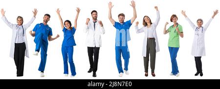 Set Sammlung von Porträts in voller Länge von glücklichen Ärzten und Krankenschwestern medizinisches Personal mit erhobenen Armen isoliert auf weißem Hintergrund Stockfoto