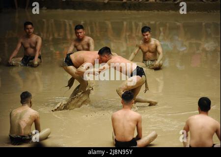 Vietnam Schlammball Wrestling Stockfoto