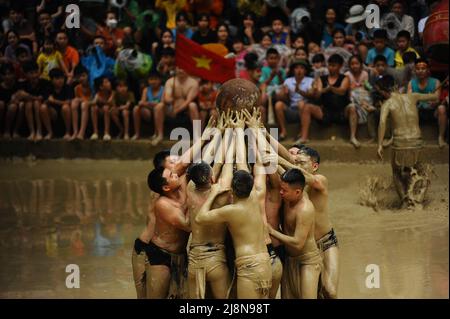 Vietnam Schlammball Wrestling Stockfoto