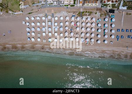 Strand in der Stadt Agios Gordios auf einer griechischen Insel Korfu Stockfoto