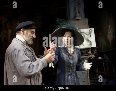 Henry Goodman (Edgar Degas), Sarah Smart (Suzanne Valadon) in DER LINIE von Timberlake Wertenbaker am Arcola Theatre, London E8 23/11/2009 Design: William Dudley Beleuchtung: Oliver Fenwick Regie: Matthew Lloyd Stockfoto