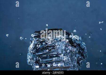 Turmalin fotografiert mit dem Makro in bester Qualität und hoher Auflösung. Stockfoto