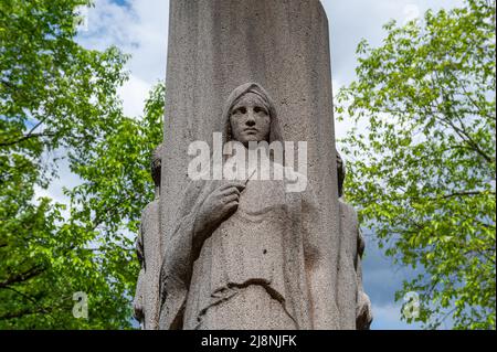 Denkmal auf dem Friedhof von Montparnasse. Paris, Frankreich 04/2009 Stockfoto