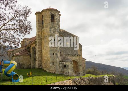 Die Kapelle Ermita de Nuestra Señora del Valle in der kleinen Stadt Monasterio de Rodilla, in der Provinz Burgos. Kastilien und León, Spanien. Stockfoto