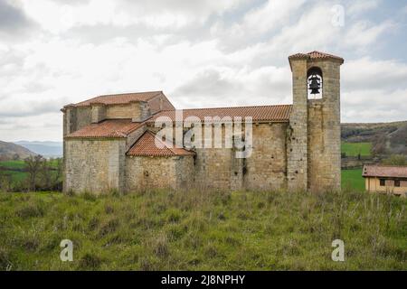 Die Kapelle Ermita de Nuestra Señora del Valle in der kleinen Stadt Monasterio de Rodilla, in der Provinz Burgos. Kastilien und León, Spanien. Stockfoto