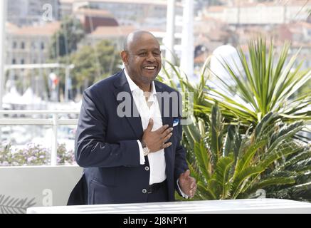 Cannes, Frankreich. 17.. Mai 2022. Forest Whitaker nimmt an einer Fotozelle Teil, als er am 17. Mai 2022 im Palais des Festivals in Cannes, Frankreich, die Ehrepalme d'Or während des jährlichen Filmfestivals von Cannes 75. erhält. Foto: DGP/imageSPACE/Sipa USA Kredit: SIPA USA/Alamy Live News Stockfoto