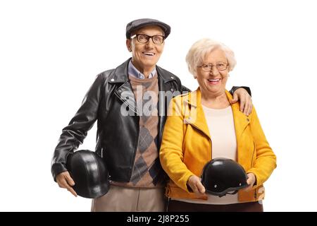 Ältere Männer und Frauen stehen und halten Motorradhelme isoliert auf weißem Hintergrund Stockfoto