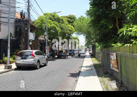 Jalan Pantai Kuta von der Kuta Beach Road während der Coronavirus-Pandemie, ohne in Sicht zu sein, in Kuta, Bali, Indonesien. Stockfoto