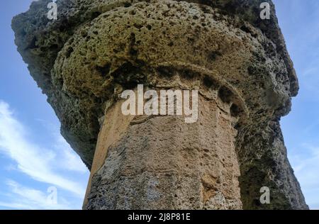 Die pfälzischen Tafeln sind die Überreste des griechischen Tempels, der der Göttin Hera im archäologischen Park von Metaponto in Basilicata (Italien) gewidmet ist. Stockfoto