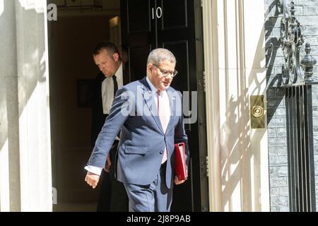 VEREINIGTES KÖNIGREICH. 17.. Mai 2022. Alok Sharma, Präsident Cop 26, verlässt eine Kabinettssitzung in der Downing Street London 10. Die Minister der britischen Regierung verlassen das wöchentliche Kabinettstreffen in der Downing Street London, 10. Kredit: SOPA Images Limited/Alamy Live Nachrichten Stockfoto