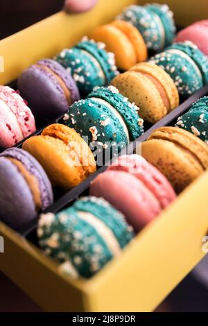Macarons in so May Farben Stockfoto