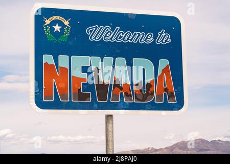 Willkommen in Nevada Schild entlang der Autobahn an der Staatsgrenze Stockfoto
