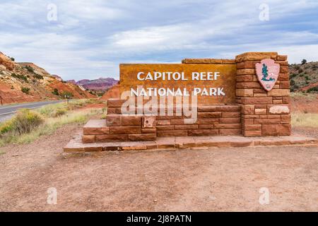 Torrey, UT - 7. Oktober 2021 - Eintrittsschild zum Capitol Reef National Park in Utah Stockfoto