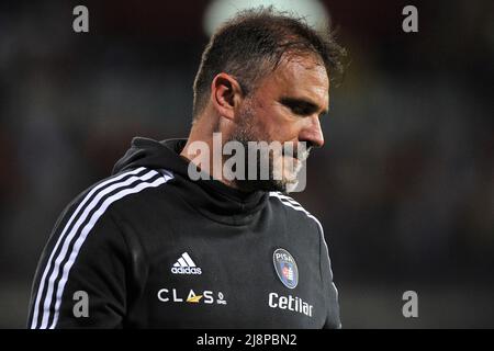 Benevento, Italien. 17.. Mai 2022. Luca D'angelo Trainer von Pisa, während der ersten Etappe Spiel der Serie B Playoffs zwischen Benevento vs Pisa Endergebnis, Benevento 1, Pisa 0, Spiel im Ciro Vigorito Stadion gespielt. Benevnto, Italien, 17. Mai 2022. (Foto von Vincenzo Izzo/Sipa USA) Quelle: SIPA USA/Alamy Live News Stockfoto