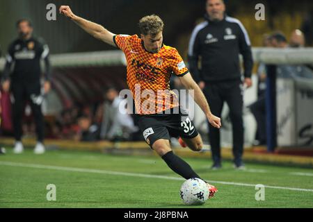 Benevento, Italien. 17.. Mai 2022. Edoardo Masciangelo Spieler von Benevento, während der ersten Etappe Spiel der Serie B Playoffs zwischen Benevento gegen Pisa Endergebnis, Benevento 1, Pisa 0, Spiel im Ciro Vigorito Stadion gespielt. Benevnto, Italien, 17. Mai 2022. (Foto von Vincenzo Izzo/Sipa USA) Quelle: SIPA USA/Alamy Live News Stockfoto