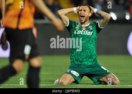 Benevento, Italien. 17.. Mai 2022. Marius Marin Spieler von Pisa, während der ersten Etappe Spiel der Serie B Playoffs zwischen Benevento vs Pisa Endergebnis, Benevento 1, Pisa 0, Spiel im Ciro Vigorito Stadion gespielt. Benevnto, Italien, 17. Mai 2022. (Foto von Vincenzo Izzo/Sipa USA) Quelle: SIPA USA/Alamy Live News Stockfoto