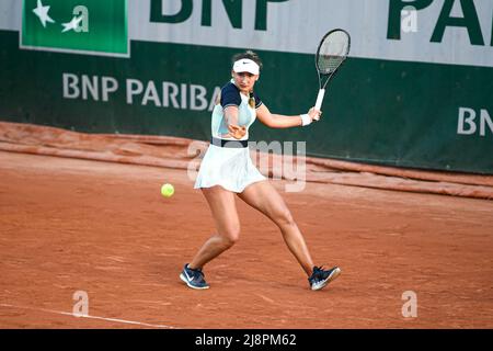 Paris, Frankreich. 17.. Mai 2022. Victoria Jimenez Kasintseva von Andorra während der French Open (Roland-Garros) 2022, Grand Slam Tennisturnier am 17. Mai 2022 im Roland-Garros Stadion in Paris, Frankreich. Kredit: Victor Joly/Alamy Live Nachrichten Stockfoto