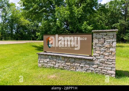 Ridgeland, MS - 2022. Mai: Schild Natchez Trace Parkway Stockfoto