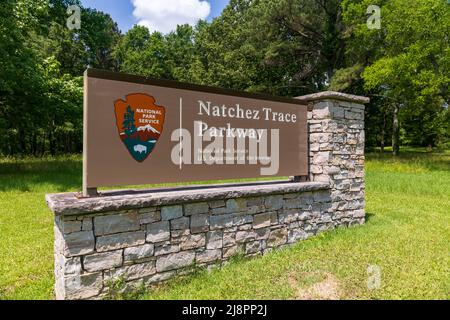 Ridgeland, MS - 2022. Mai: Schild Natchez Trace Parkway Stockfoto