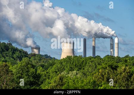 Das Kohlekraftwerk James H. Miller Jr. der Alabama Power Company befindet sich in der Nähe von Birmingham in West Jefferson, Alabama. (USA) Stockfoto