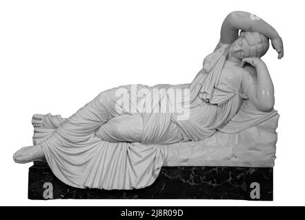 Skulptur Die Schlafende Ariadne. Römische Marmorstatue. Alte Stein weißen Marmor Frau. Altes römisches Denkmal . Griechische Kultur Exponent in der Ausstellung in mu Stockfoto