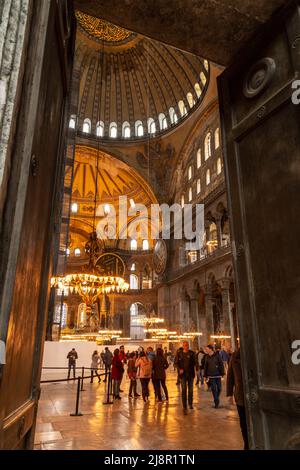 Istanbul, Türkei, März 21 2019: Das Innere der Hagia Sophia, Ayasofya. Es ist die ehemalige griechisch-orthodoxe christliche patriarchalische Kathedrale, später eine osmanische Stockfoto