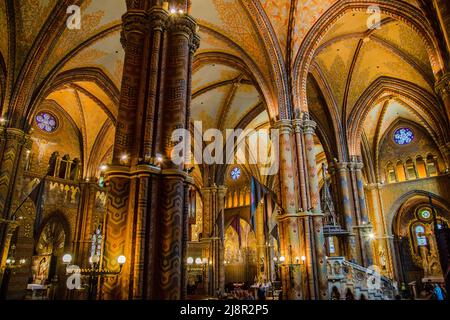 Budapest, Ungarn, 22. März 2018: Der Innenraum der Kirche der Himmelfahrt der Budaer Burg. Es ist häufiger als die Matthias Kirche ein bekannt Stockfoto