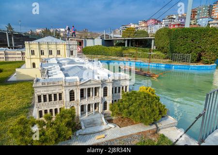 Istanbul, Türkei - 23. März 2019: Miniatürk ist ein Miniaturpark am Nordostufer des Goldenen Horns in Istanbul. Der Park enthält 122 Modelle Stockfoto