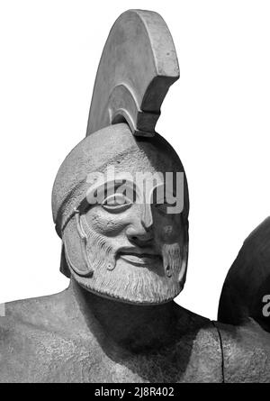 Kopf in Helm griechische antike Skulptur des Kriegers. Isoliert auf weißem Hintergrund Stockfoto