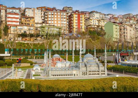 Istanbul, Türkei - 23. März 2019: Miniatürk ist ein Miniaturpark am Nordostufer des Goldenen Horns in Istanbul. Der Park enthält 122 Modelle Stockfoto