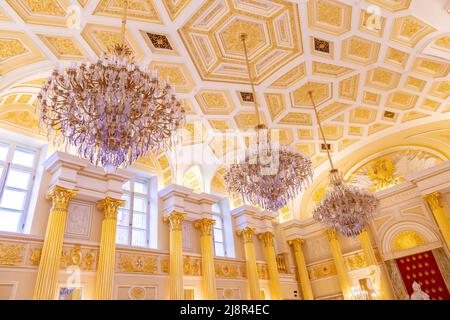 Moskau, Russland, 23. Oktober 2019: Statue der Kaiserin Katharina die Große im Goldenen Saal des Großen Tsaritsyn Palace in Tsaritsyno Museum buchen. Russisch Stockfoto
