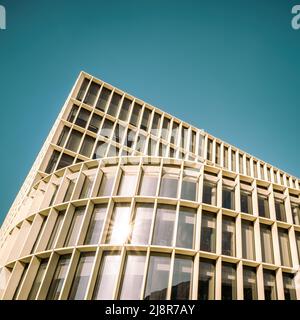Moderne Architektur Detail. Getöntes Bild mit Sonneneinbruch, mit Platz für Text. Stockfoto