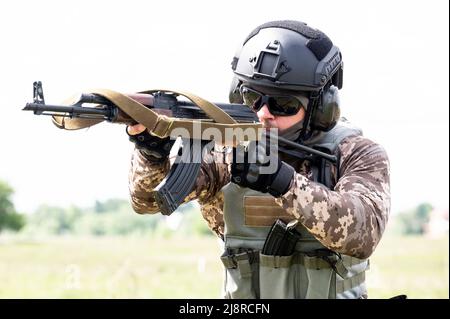 Kiew, Oblast Kiew, USA. 17.. Mai 2022. Zivile Freiwilligenausbildung für den Eintritt in die ukrainische Armee. (Bild: © Michael Brochstein/ZUMA Press Wire) Stockfoto