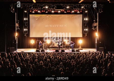 Tilburg, Niederlande. 21., April 2022. Die englische Doom Metal Band 40 Watt Sun spielt ein Live-Konzert während des niederländischen Musikfestivals Roadburn Festival 2022 in Tilburg. (Foto: Gonzales Photo - Peter Troest). Stockfoto