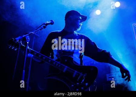 Tilburg, Niederlande. 22., April 2022. Die dänische Metalband LLNN spielt ein Live-Konzert während des niederländischen Musikfestivals Roadburn Festival 2022 in Tilburg. (Foto: Gonzales Photo - Peter Troest). Stockfoto