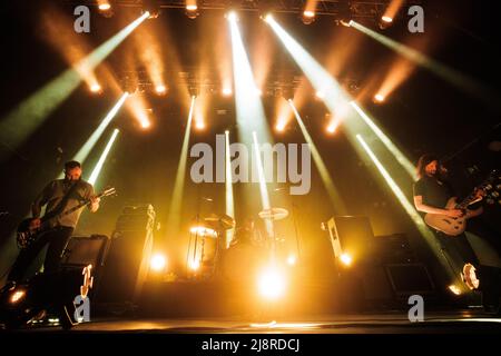 Tilburg, Niederlande. 21., April 2022. Die amerikanische Instrumental-Post-Metal-Band Russian Circles spielt ein Live-Konzert während des niederländischen Musikfestivals Roadburn Festival 2022 in Tilburg. (Foto: Gonzales Photo - Peter Troest). Stockfoto