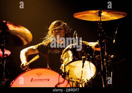 Tilburg, Niederlande. 21., April 2022. Die amerikanische Instrumental-Post-Metal-Band Russian Circles spielt ein Live-Konzert während des niederländischen Musikfestivals Roadburn Festival 2022 in Tilburg. (Foto: Gonzales Photo - Peter Troest). Stockfoto