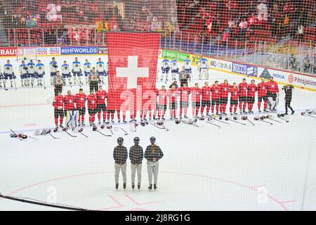 Helsinki, Finnland. 17.. Mai 2022. Team SUI bei der Hymne im Spiel SCHWEIZ, Kasachstan., . Saison 2021/2022 Credit: Peter Schatz/Alamy Live News Stockfoto