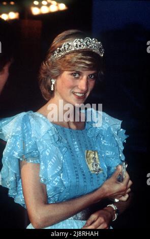 Fileboto vom 18/06/83 von Diana, der Prinzessin von Wales, die beim Staatsessen in Saint John, New Brunswick, die Tiara der Familie Spencer trägt, als Spencer-Tiara wird als Teil der größten britischen Tiarasausstellung seit 20 Jahren gezeigt. Stockfoto