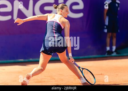 Straßburg, Frankreich. 18.. Mai 2022. Karolina Pliskova aus der Tschechischen Republik in Aktion während ihres Einzelspiel-Rundes von 16 beim Internationaux de Strasbourg 2022 gegen Bernarda Pera aus den USA im Tennis Club de Strasbourg in Straßburg, Frankreich Dan O' Connor/SPP Credit: SPP Sport Press Photo. /Alamy Live News Stockfoto