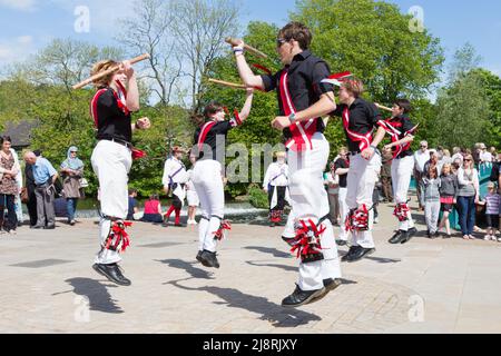 Fool's Gambit Morris-Team bei Bakewell Stockfoto